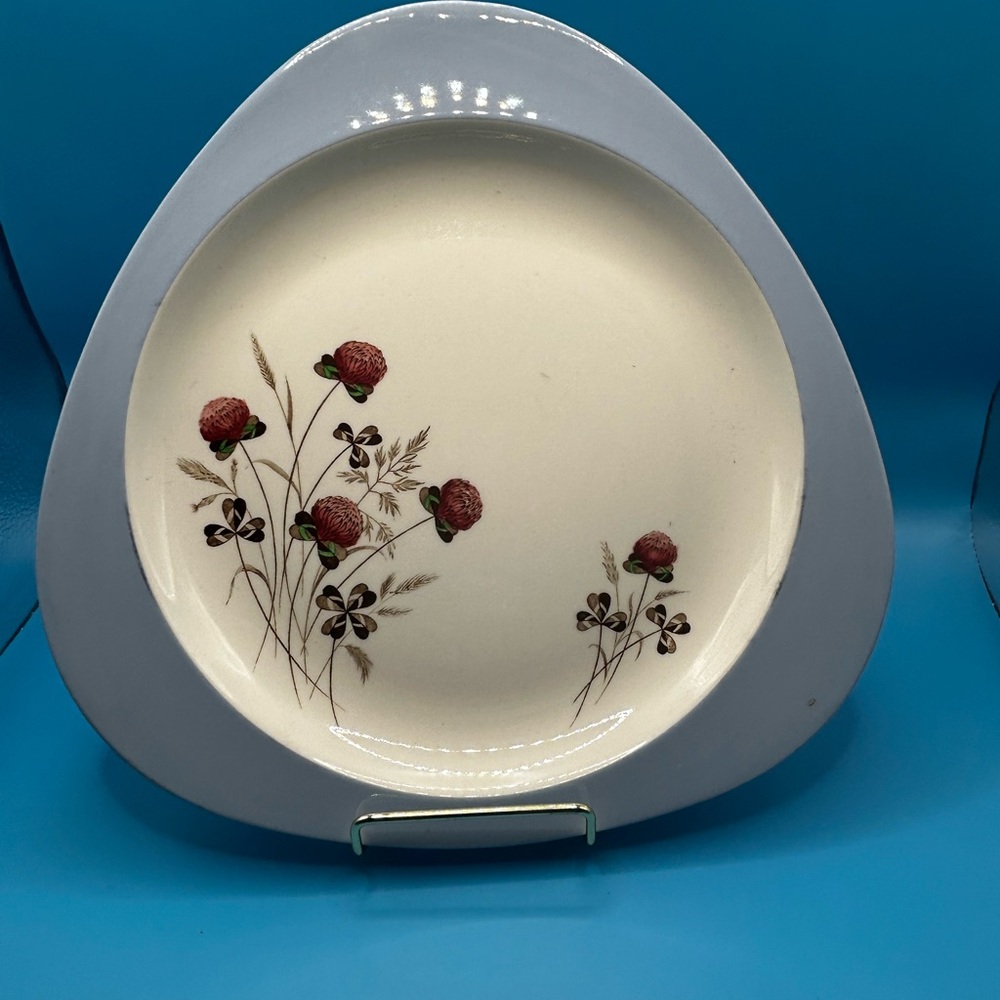 Spode Cream and Red Floral Triangle Dinner Plate